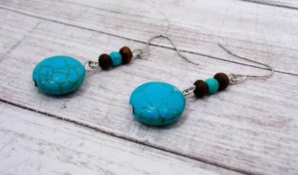 TURQUOISE STONE AND WOOD BEAD EARRINGS - Image 4