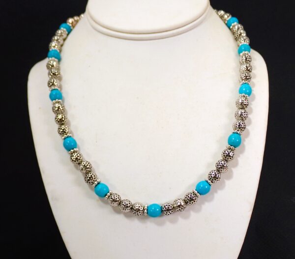 TURQUOISE STONE AND SILVER TEXTURED BEAD NECKLACE - Image 3