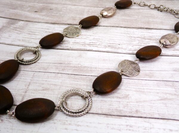BROWN WOOD AND SILVER LINK NECKLACE - Image 3