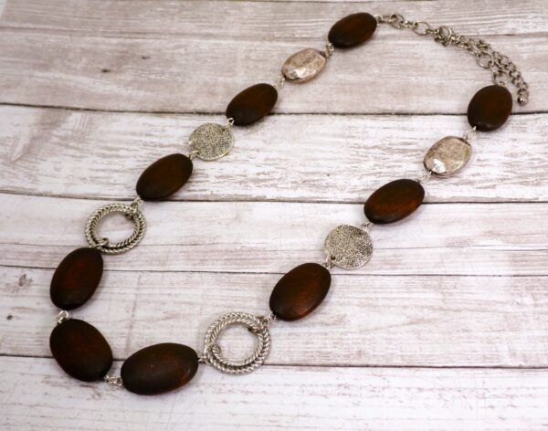 BROWN WOOD AND SILVER LINK NECKLACE - Image 6