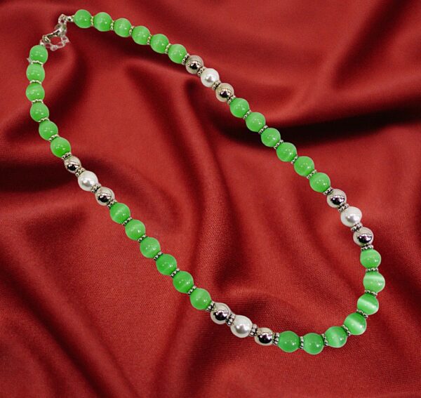 LIME GREEN CAT EYE STONE NECKLACE WITH SILVER AND PEARL BEADS - Image 8