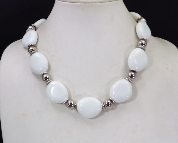 LARGE WHITE AND SILVER BEAD NECKLACE - Image 6