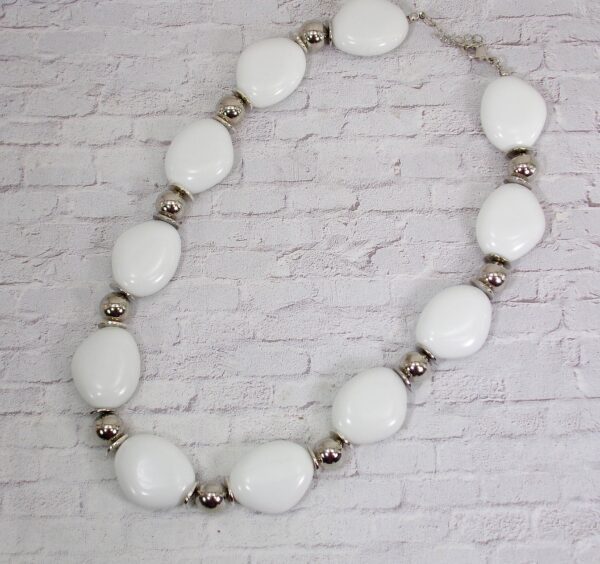 LARGE WHITE AND SILVER BEAD NECKLACE - Image 10