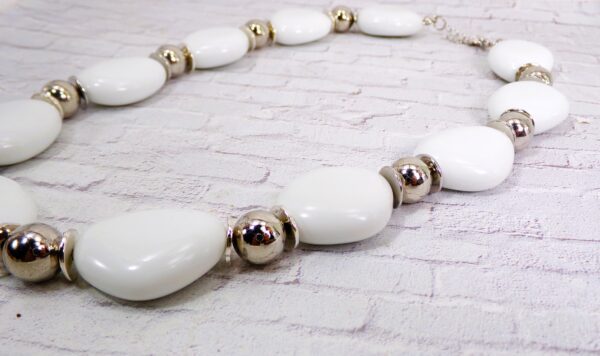 LARGE WHITE AND SILVER BEAD NECKLACE - Image 3