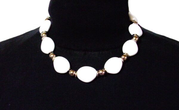 LARGE WHITE AND SILVER BEAD NECKLACE - Image 9
