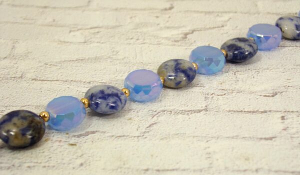 BLUE SODALITE STONE AND GLASS BEAD BRACELET - Image 4