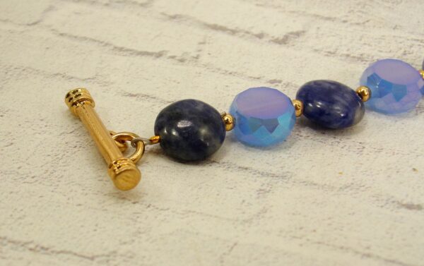 BLUE SODALITE STONE AND GLASS BEAD BRACELET - Image 10
