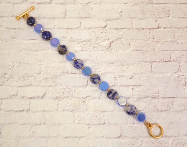 BLUE SODALITE STONE AND GLASS BEAD BRACELET - Image 3