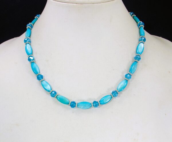 TURQUOISE SHELL AND GLASS BEAD NECKLACE - Image 4