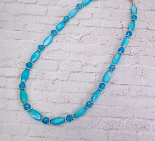 TURQUOISE SHELL AND GLASS BEAD NECKLACE - Image 10