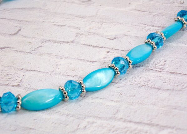 TURQUOISE SHELL AND GLASS BEAD NECKLACE - Image 5