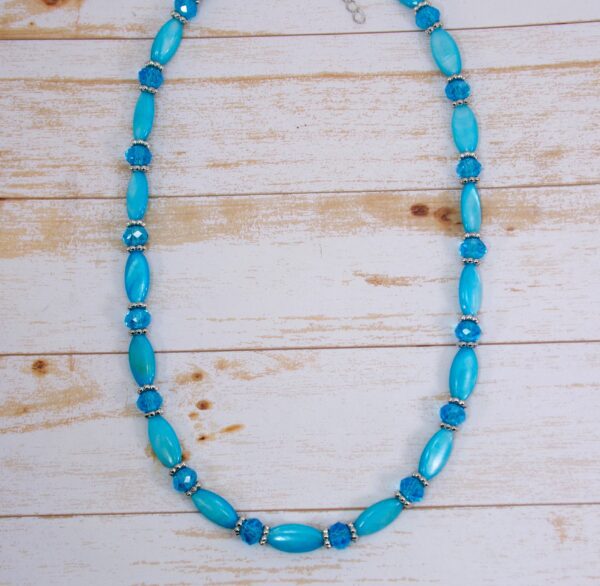 TURQUOISE SHELL AND GLASS BEAD NECKLACE - Image 6