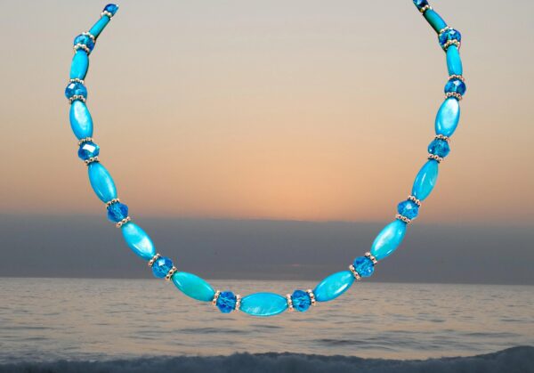 TURQUOISE SHELL AND GLASS BEAD NECKLACE - Image 9