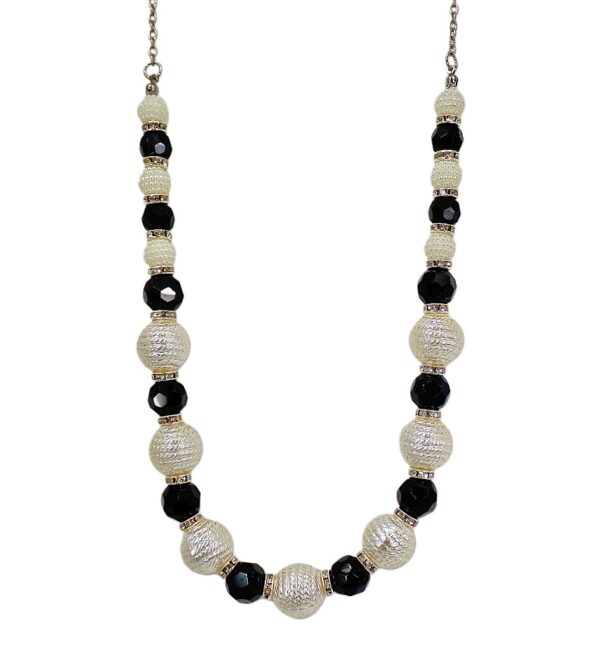 BLACK AND WHITE BEAD NECKLACE - Image 3