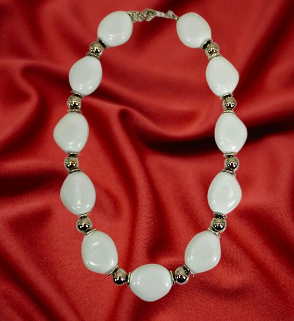 LARGE WHITE AND SILVER BEAD NECKLACE - Image 11